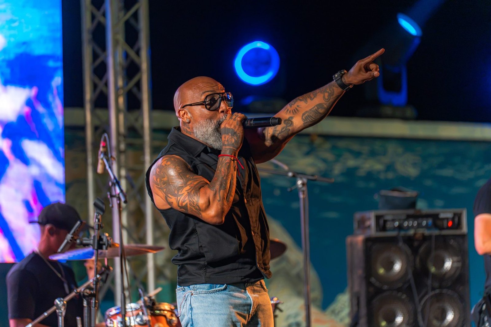 A singer on the Aruba Art Fair stage